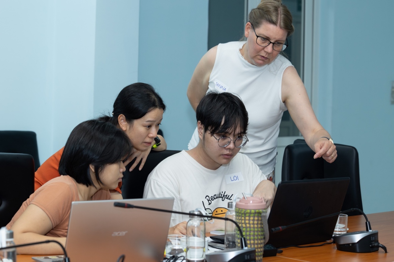 A group of people looking at a computer
AI-generated content may be incorrect.