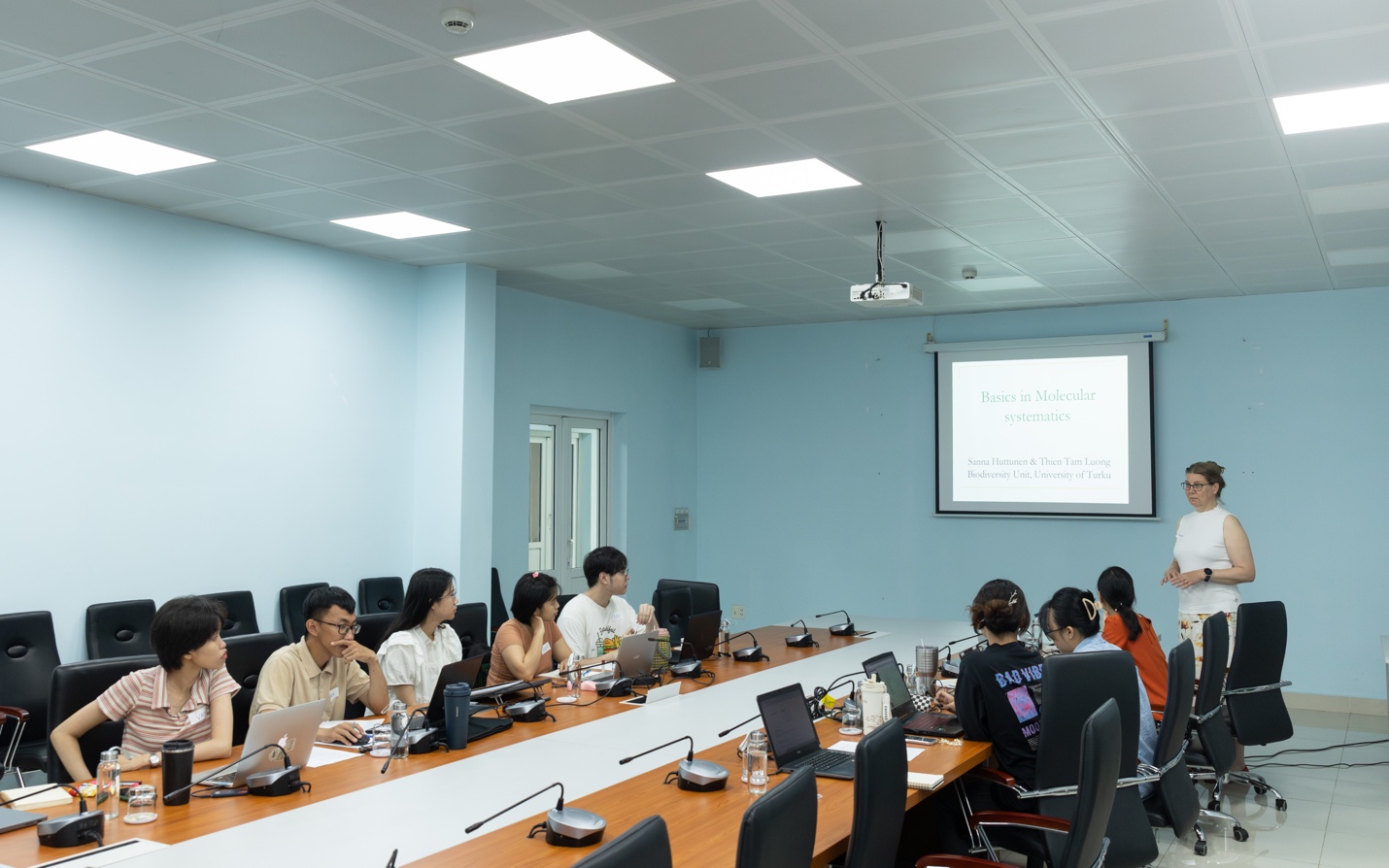 A group of people sitting at a table
AI-generated content may be incorrect.