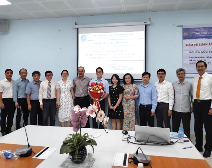 A group of people standing in a room AI-generated content may be incorrect.